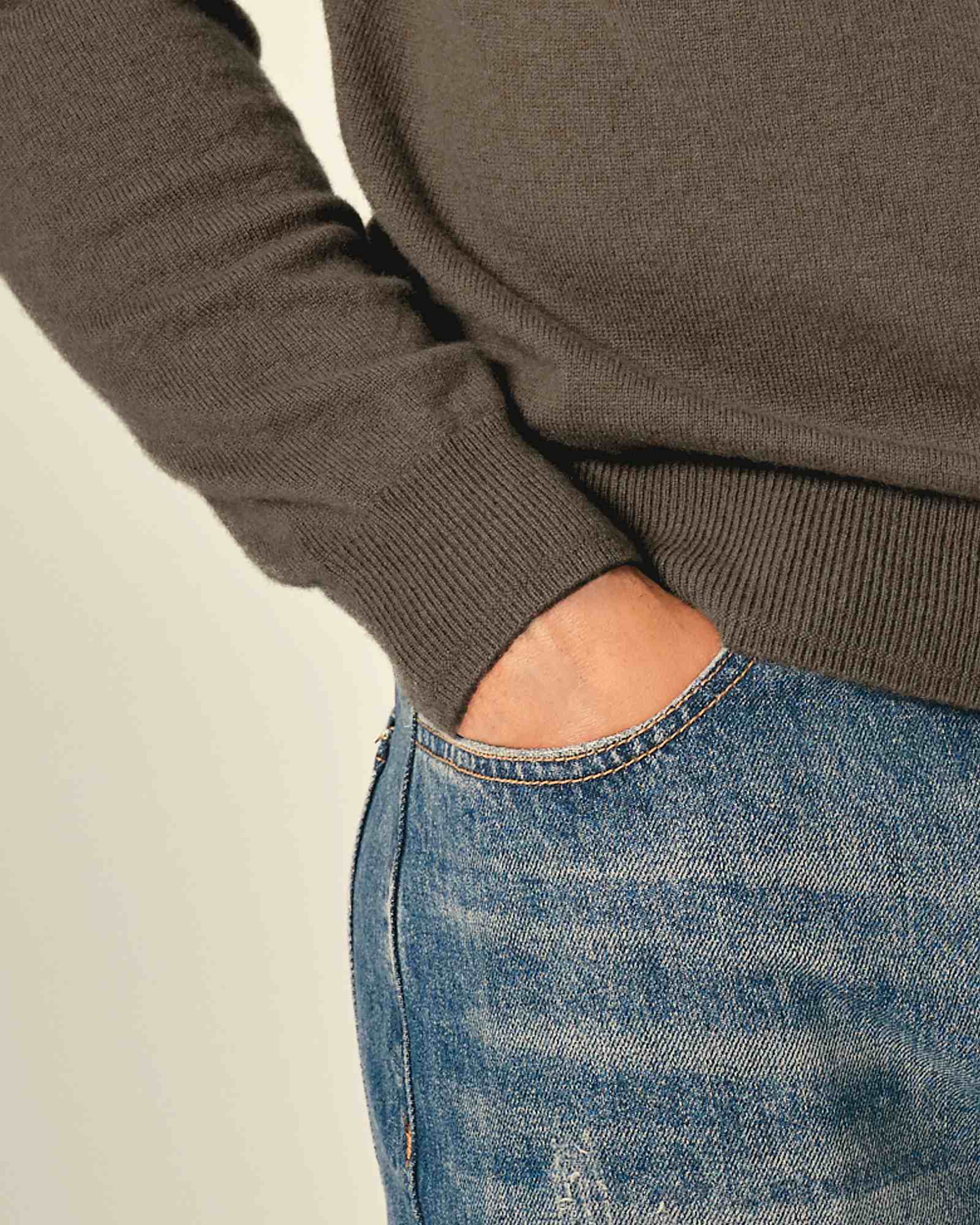 100% Luxe Cashmere Crew Neck Pullover Sweater