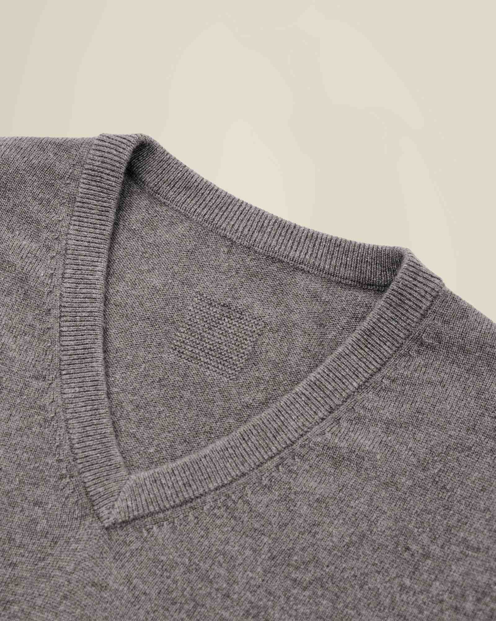 Classic Men's Cashmere V-Neck Pullover