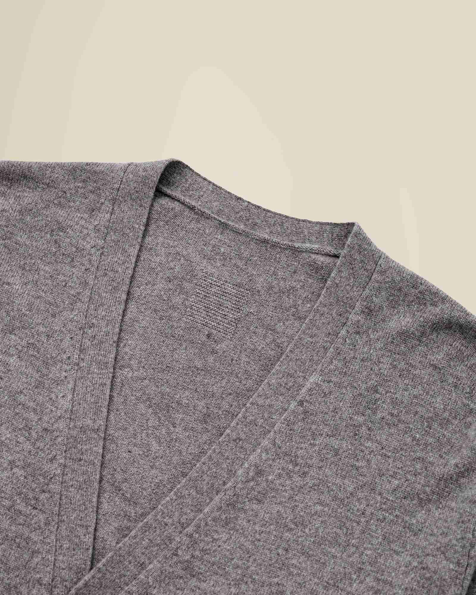 Men's Timeless V-Neck 100% Cashmere Cardigan