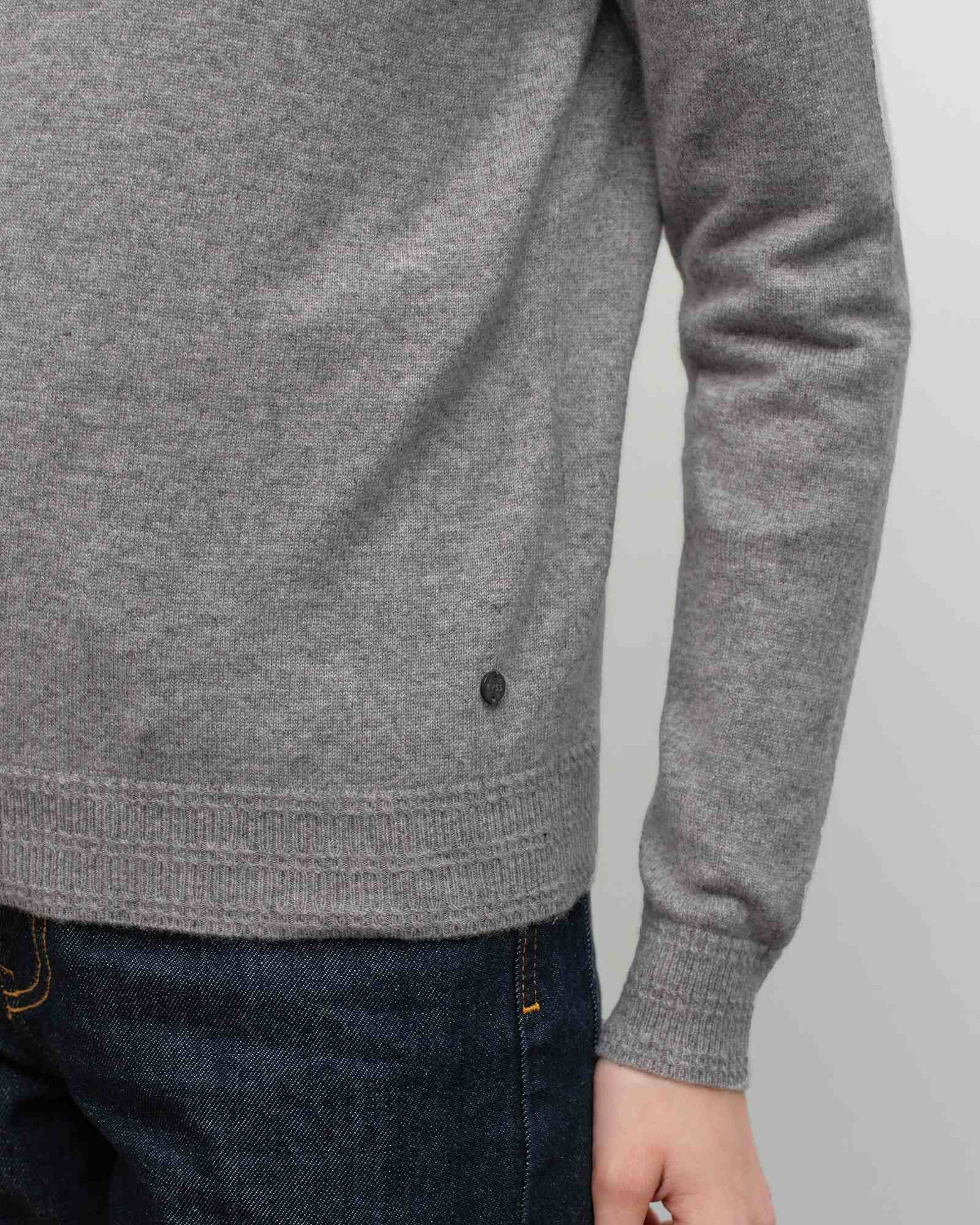Classic Women's Cashmere Crewneck Sweater