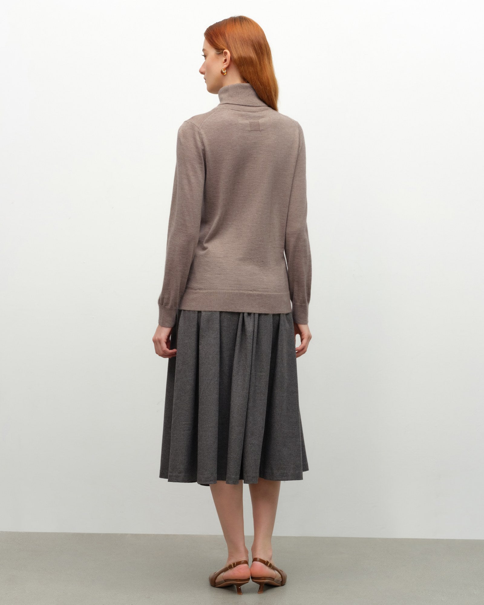Lightweight Cashmere Turtleneck Sweater
