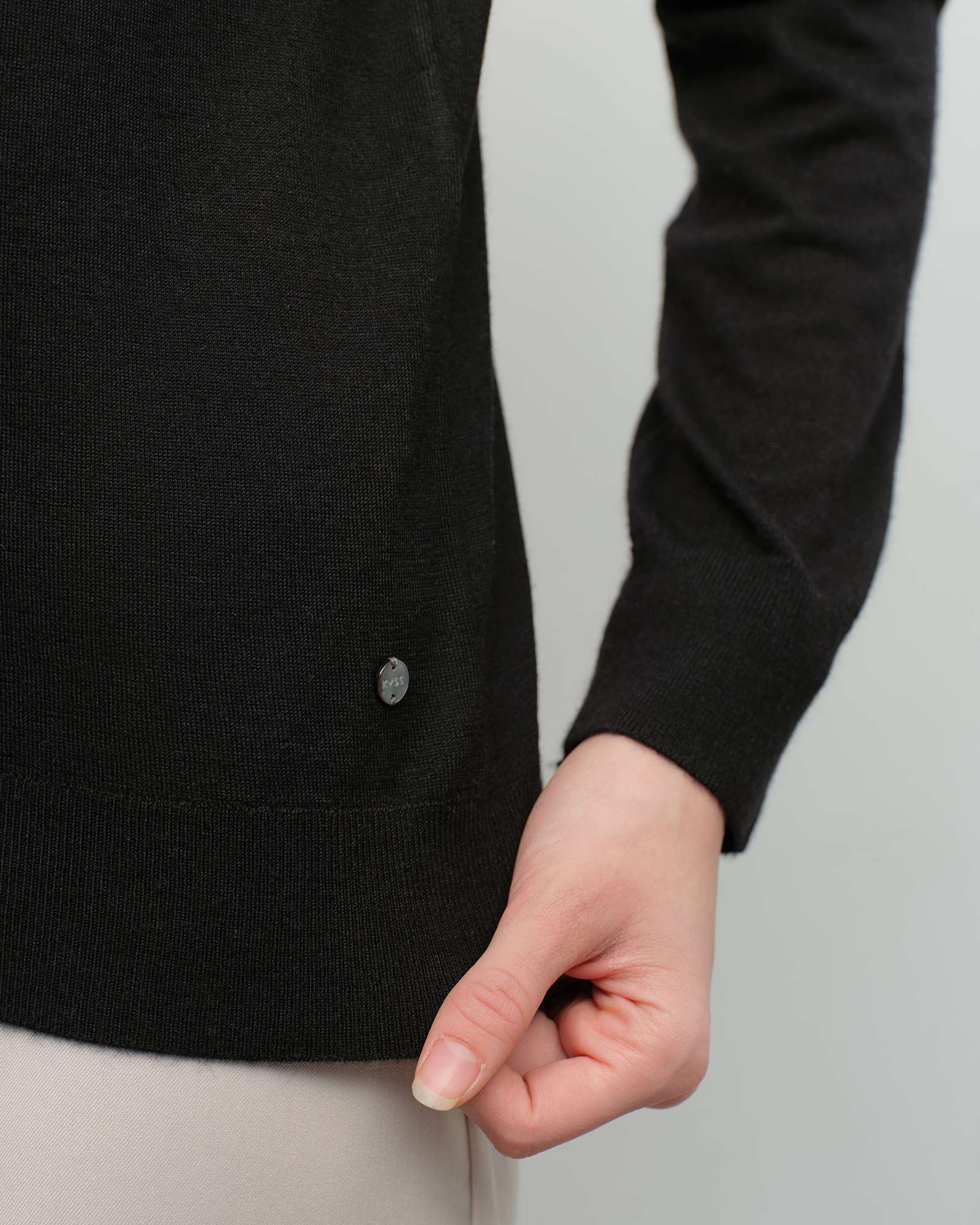 Lightweight Cashmere Turtleneck Sweater