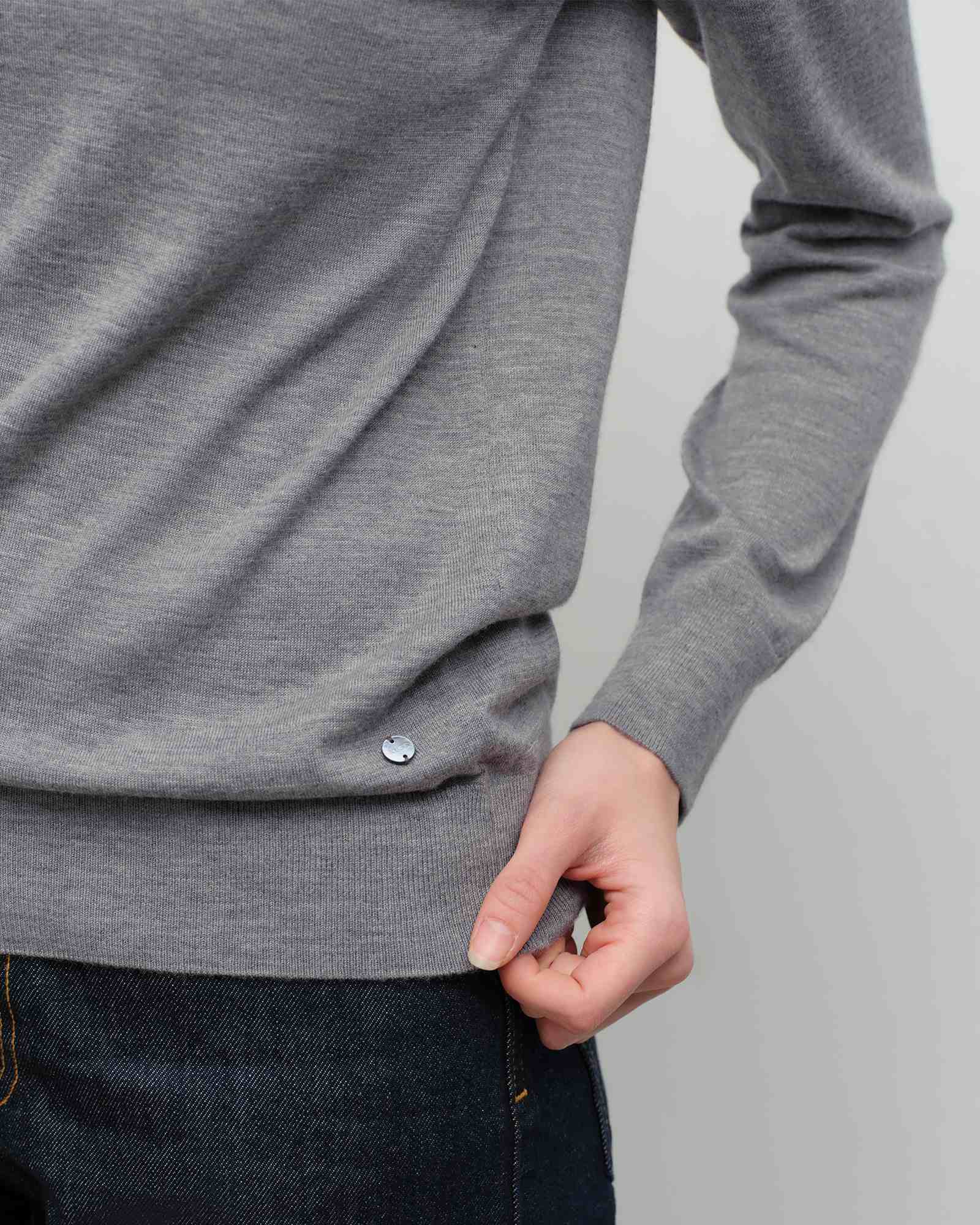 Lightweight Cashmere Turtleneck Sweater