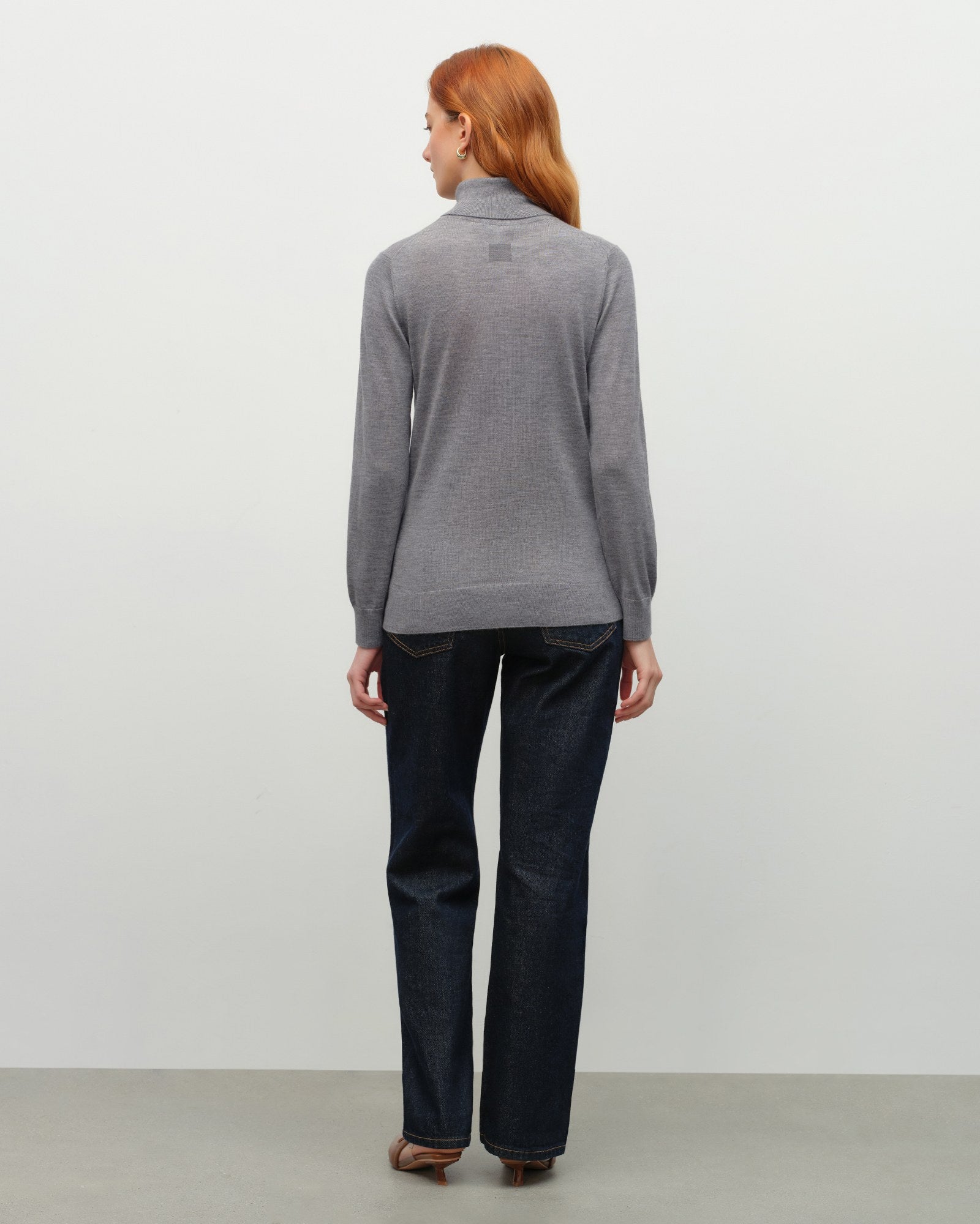Lightweight Cashmere Turtleneck Sweater