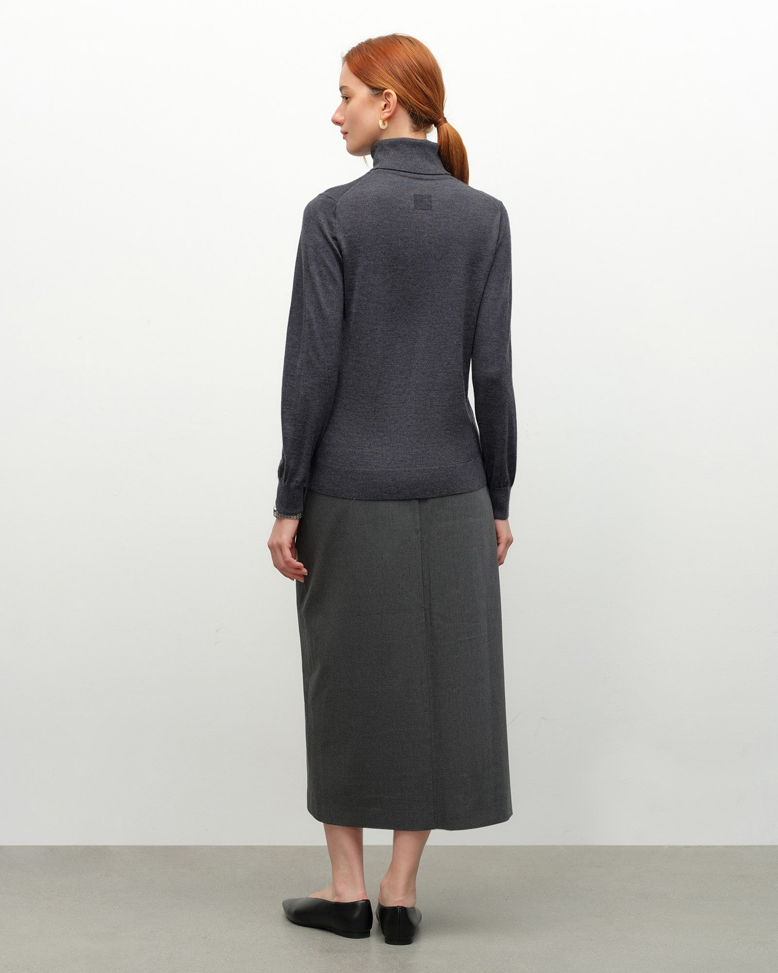 Lightweight Cashmere Turtleneck Sweater