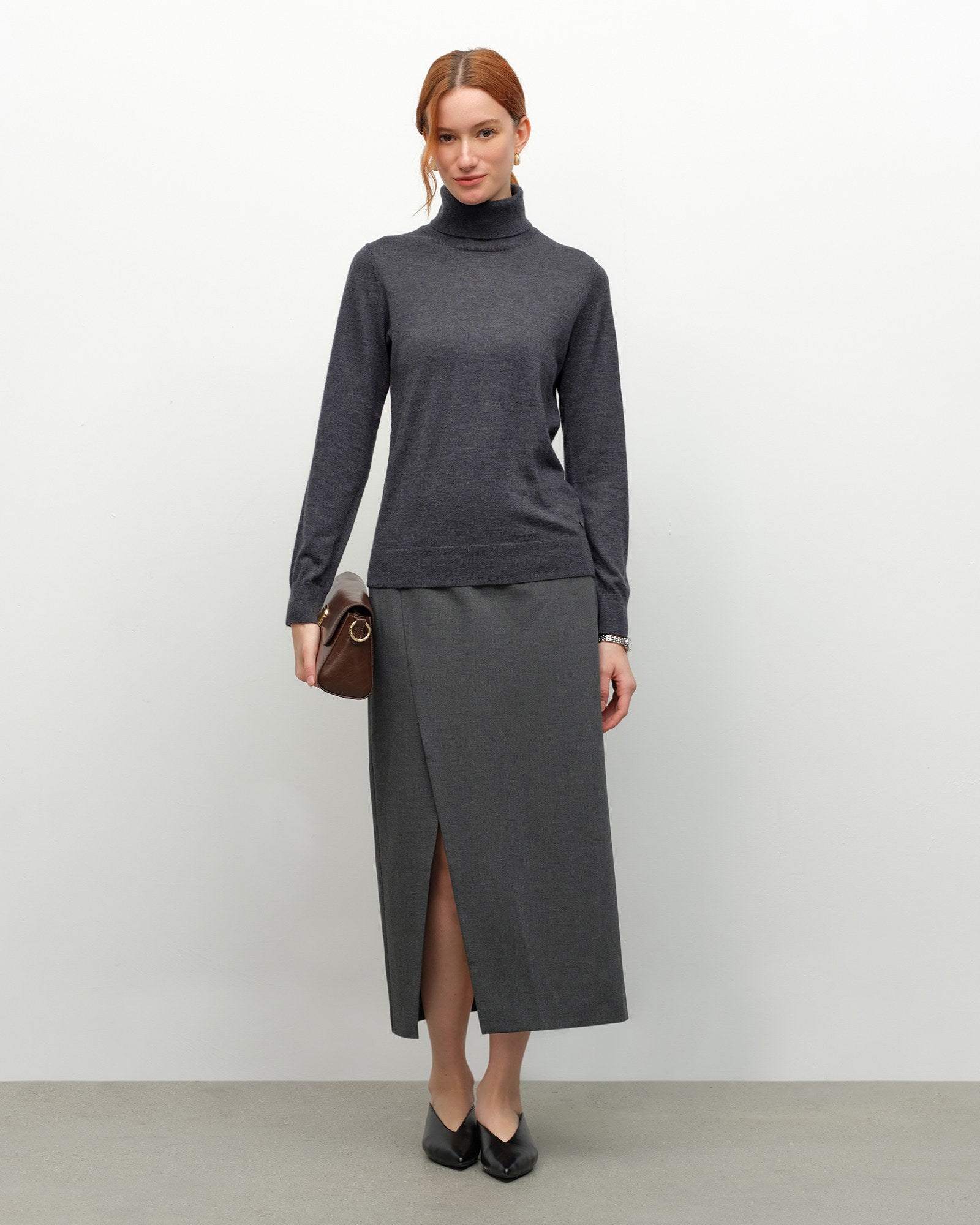 Lightweight Cashmere Turtleneck Sweater