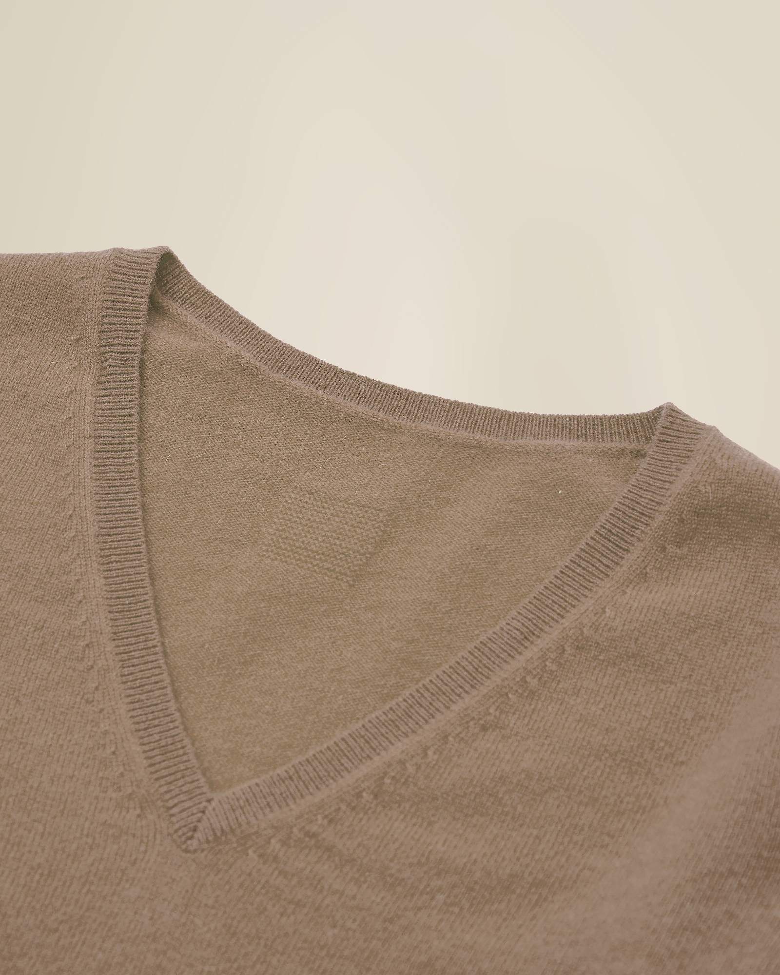 100% Cashmere Classic V-Neck Sweater