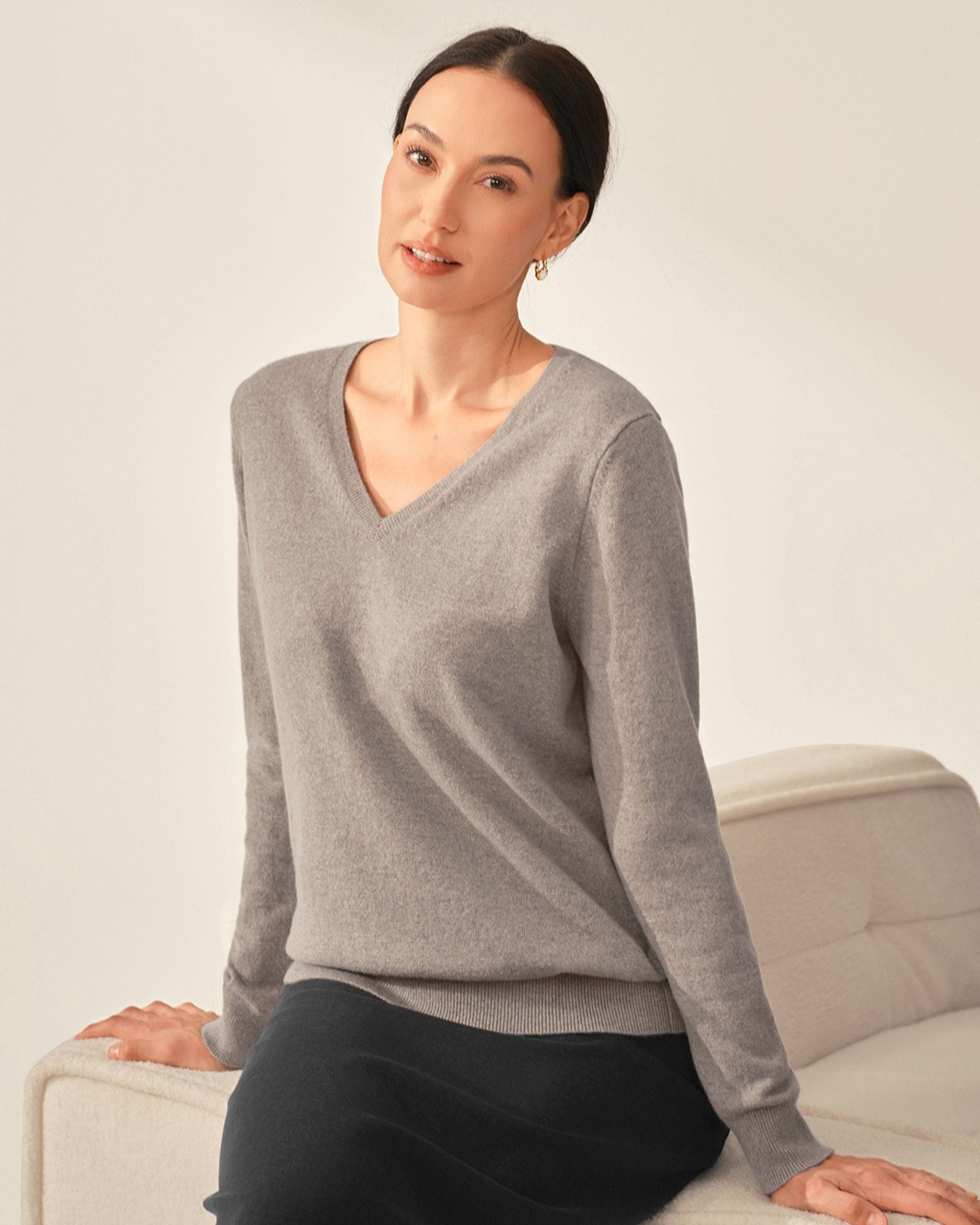 100% Cashmere Classic V-Neck Sweater
