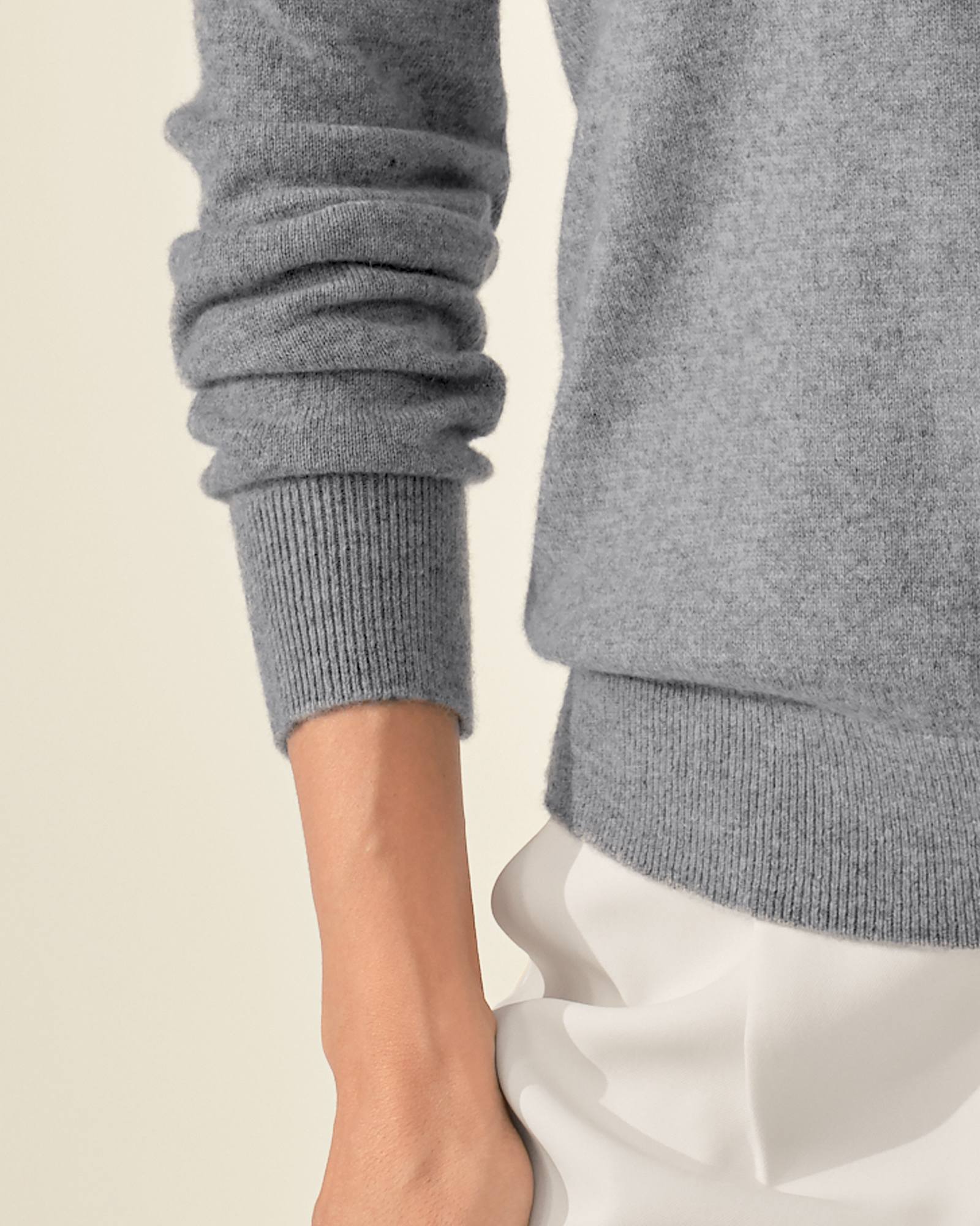 Classic Women's Cashmere V-Neck Jumper
