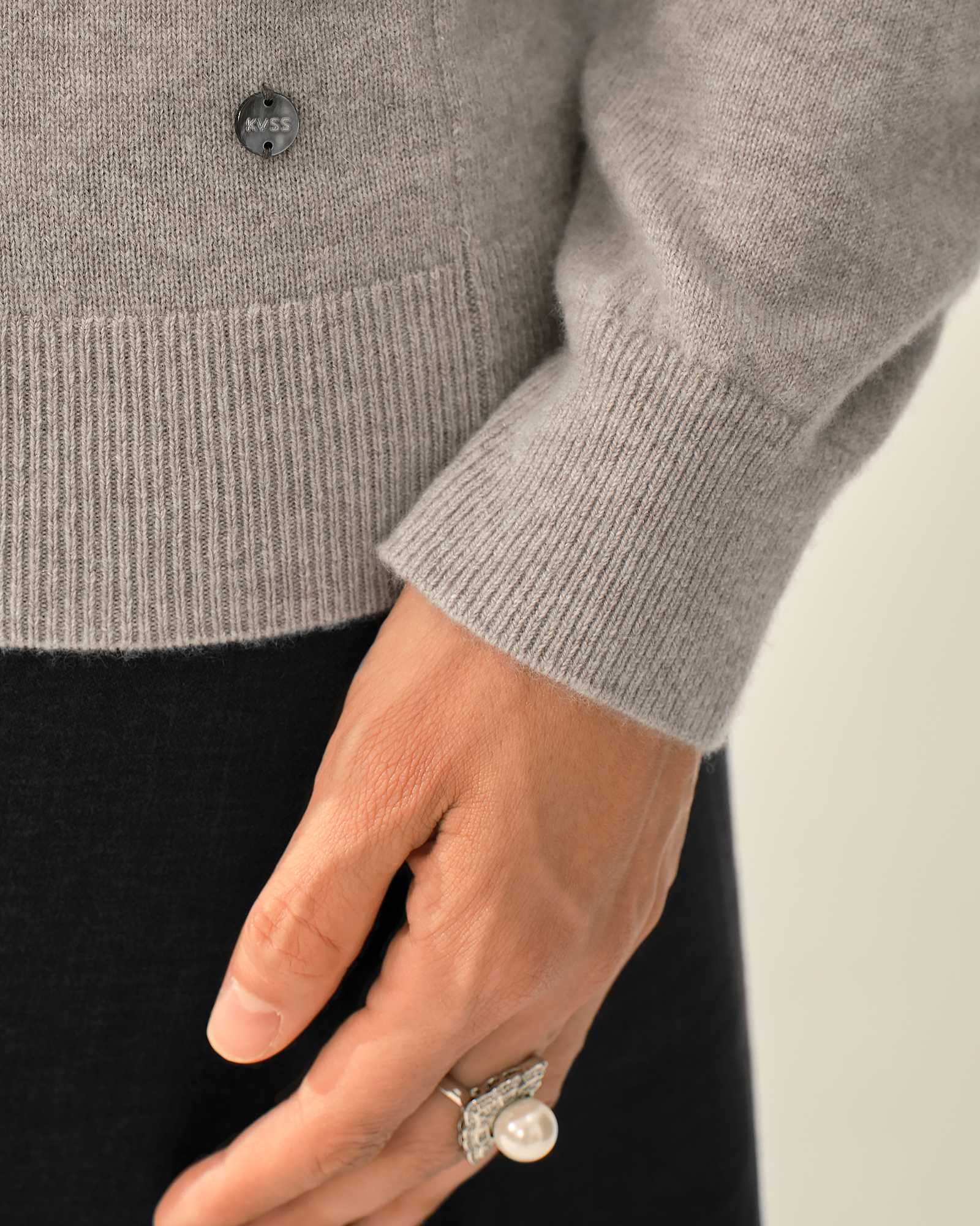 Classic Women's Cashmere V-Neck Jumper