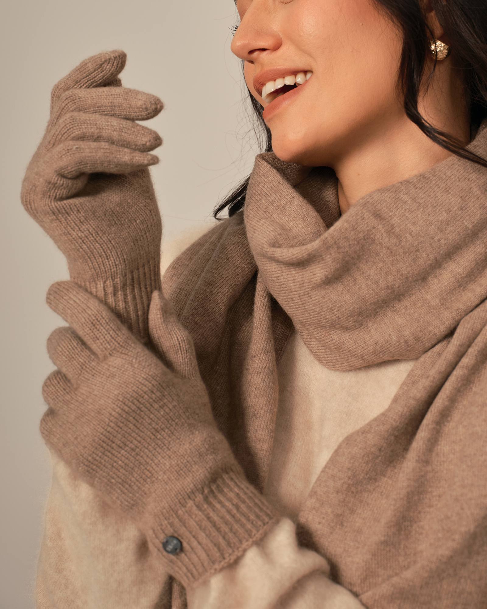 camel cashmere gloves