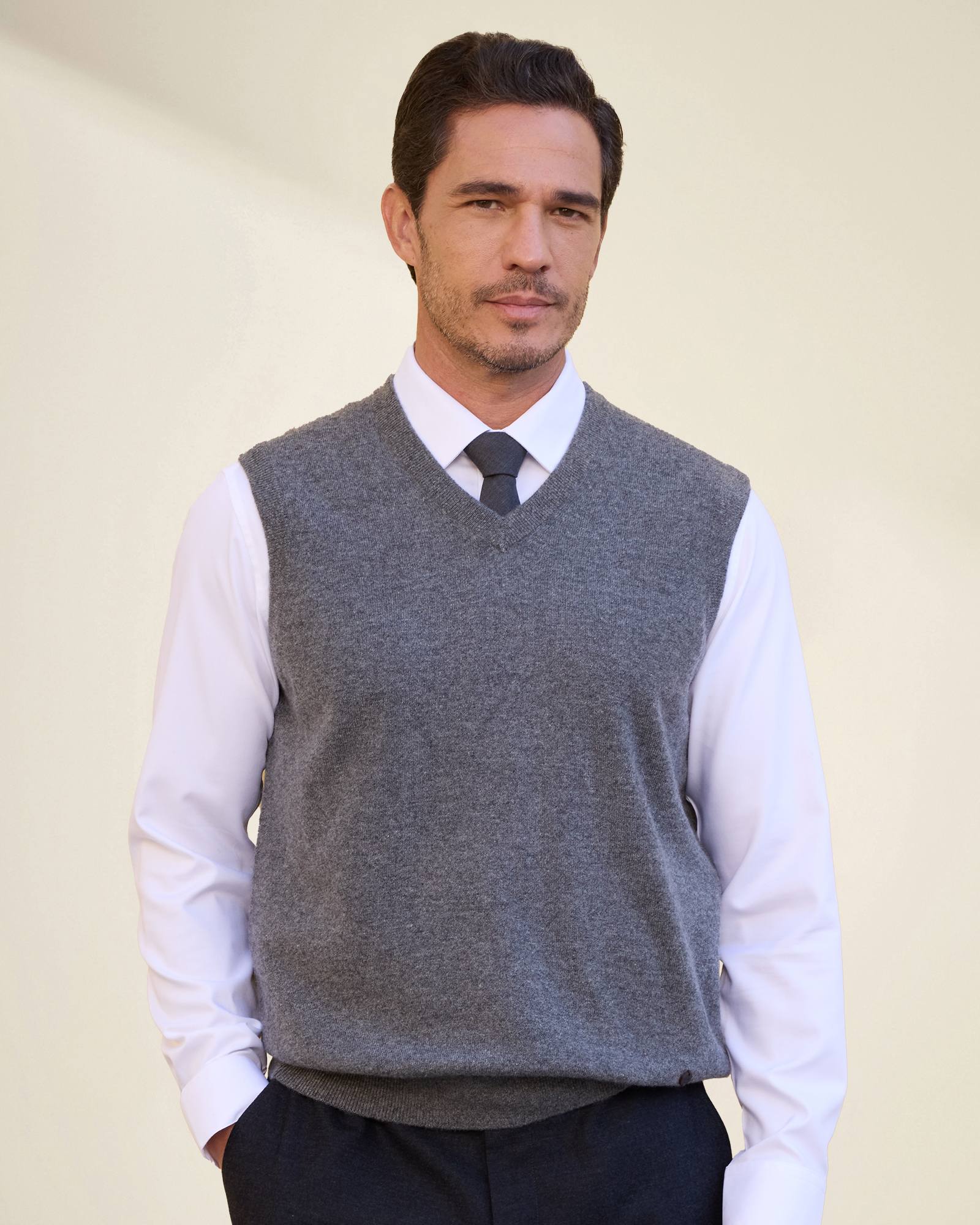 cashmere v neck vest  kvss